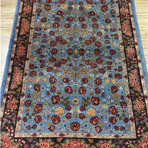 فرش دستباف قالیچه خراسان (نقشه گل‌ریز آبی)