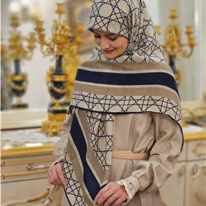روسری نخ پنبه سیا اسکارف سورمه ای کرم