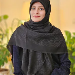 روسری نخی چهارفصل ژاکارد مشکی برند کوچ سایز ۱۴۰ دورو