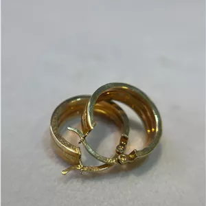 گوشواره طلا 18 عیار حلقه ای سه رج ورساچه وزن ۲.۹00 گرم اجرت ساخت ۱۴ درصد کد GD01 000137 