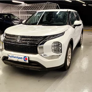 میتسوبیشی اوتلندر M-LINE تک دیفرانسیل