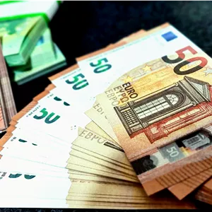 پنجاه یورویی مشابه درطرح رنگ و ابعاد استاندارد