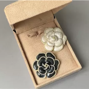 گلسینه گل مرواریدی شنل