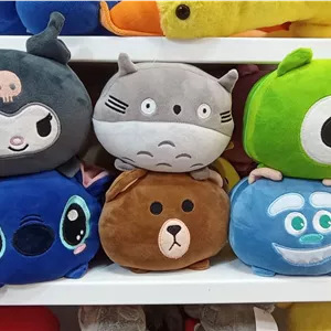 عروسک بالشتی و چشم بند