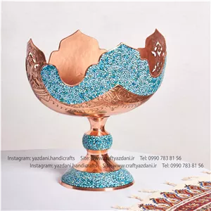 کشکول تاج دار فیروزه کوبی کنار قلم