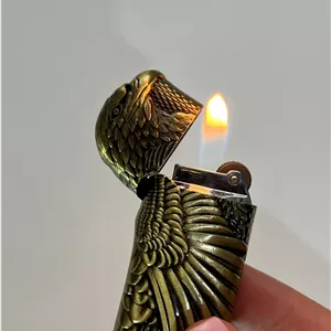 فندک گازی برند لایتر (Lighter) مدل Eagle Brass – بدنه برنجی طرح عقاب همراه با حلقه جاکلیدی