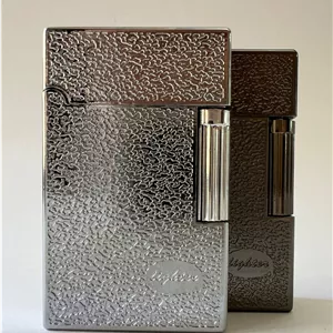 فندک گازی برند لایتر(Lighter) پیر کاردین (Pierre Cardin) مدل کلاسیک بافت‌دار - سیلور و دودی