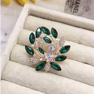 گل سینه نگین سبز کد mah0110