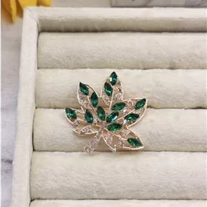 گل سینه برگ نگین سبز کد mah078
