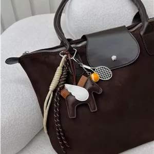 چارم بگ اسب و راکت تنیس