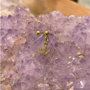 پیرسینگ گوش طرح تاج