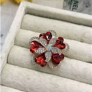 گل سینه گل نگین قلبی رنگ قرمز کد mah075