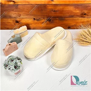 دمپایی حوله ای مخمل طرح کرالیچ رنگ کرم