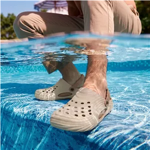 کراکس دمپایی مردانه مدل جزیره طبی لژدار crocs jazireh رنگ کرم کد A6