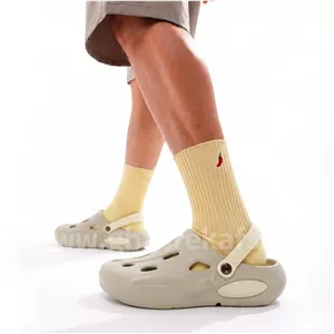 کراکس دمپایی مردانه مدل ساحلی لژدار crocs رنگ کرم تیره کد A9
