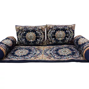 تشک نمدی و بالش آبی کاربنی تخت سنتی