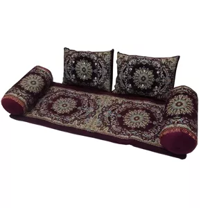تشک نمدی و بالش زرشکی تخت سنتی