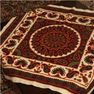 پته بقچه گل زنبق سفید 