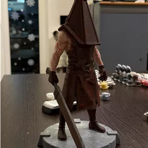 فیگور Pyramid Head از مجموعه ترسناک Silent Hill
