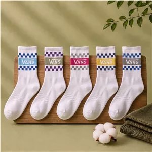 پک ۳ عددی جوراب ساق‌دار ونس طرح شطرنجی سفید (Vans)