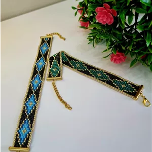 دستبند منجوقبافی طرح سنتی در دو رنگ سبز و آبی