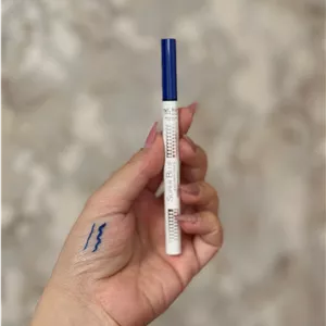 خط چشم ماژیکی آبی