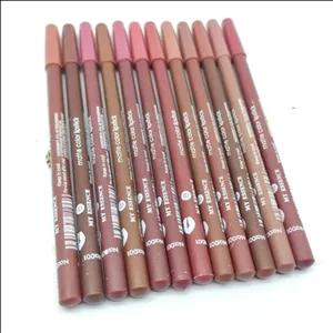 خط لب اسنس 12 رنگ با تناژ رنگ مات و مخملی-ماندگاری خوب و بدون پوسته شدن روی لب