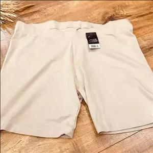 شورتک کشی  نخی رنگ کرم برند اسمارا