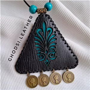 کیف دعا چرم طبیعی مدل مثلثی دست دوز گردنبندی