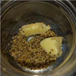 گرده گل عسل ژل معجون ویژه زنبورستان ماهور یک کیلویی درجه کیفی +++A ت کسب سه محصول اصلی زنبور (عسل ،گرده گل،ژل رویال)