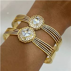  دستبند النگویی استیل زنانه طرح گل نگین درشت  رنگ ثابت کد tj (پس کرایه)