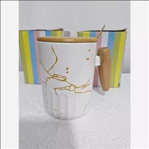 ماگ سرامیکی مدل ماربل 2 در دو رنگ مشکی و سفید دسته بامبو 