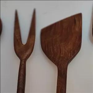 کفگیر و ملاقه ی چوب گردو قابل شست و شو وآب گریز شده کاملا دست ساز و زیبا در ابعاد و شکل دلخواه شما (پس کرایه)