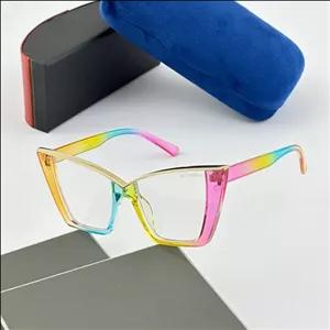 عینک بلوکات زنانه فندی Fendi، جنس کائوچو، قابلیت طبی شدن با ارسال نسخه (ثبت سفارش داخل چت)