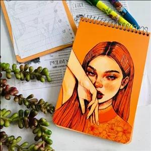 دفترچه یادداشت سیم از بالا طرحدار\nتمام صفحه ها طرح دار هست\n