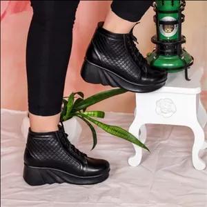 بوت شنل زنانه طبی لژ دار لژ 5سانتی سایز36تا40 رنگ مشکی