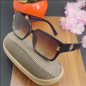 عینک زنانه کائوچویی مارک شنل قهوه ای\nدارای استاندارد uv 400\nکیفیت بسیار عالی \nسبک و راحت و خوش صورت