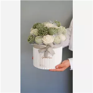 باکس گل میخک و رز