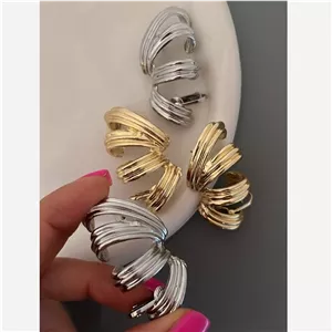 گوشواره فشن لاله گوش موجود در دو رنگ گوشواره ایرکاف