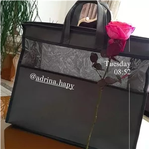کیف دستی بسیارسبک.پارچه اسپانباند90 گرم.مناسب کاپشن بچه هادرمدارس یا حمل لباس.همچنین میتواند کاور کیف خوبی باشد داخل کمد