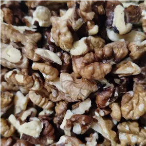 مغز گردو شکسته