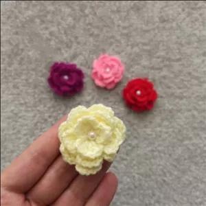 گل بافتنی بزرگ.. مگنت یخچال..قیمت یک عدد..تزئینی..تل..کش مو قابل سفارش در رنگ دلخواه 