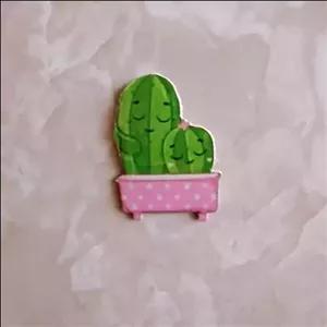 مگنت یخچالی ساخته شده با چوب و رزین طرح کاکتوس فانتزی کد 1036