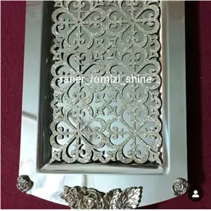 رانر رومیزی شاین رومیزی وتوسینی برای سینیهای سایز21در30قابل شستشو چرم اکلیلی پشت نمددررنگهای نقره ای وطلایی طرح شکوفه