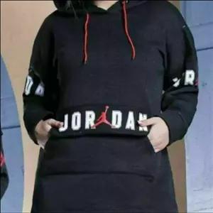 هودی جردن زنانه رنگ مشکی تو کرکی فری سایز (لطفا قبل از ثبت سفارش موجودی بگیرید.)