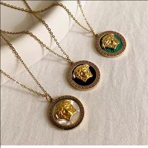 گردنبند ورساچه استیل طلایی زنانه دخترانه،کیفیت درجه 1،تست واکتس شد،رنگ ثابت،ارسال رایگان،برای استفاد دائم وهدیه،کاراستیل