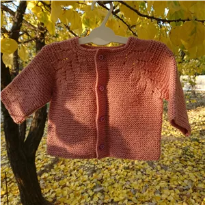 ژاکت نوزادی بافتنی دستبافت دخترانه سایزهای مختلف با نخ ترک