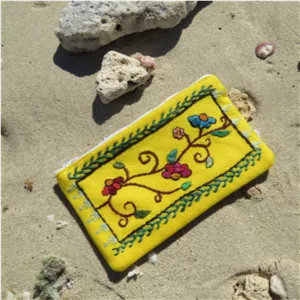 کیف پته دوزی،کیف پول پته دوزی یا جای لوازم آرایش پته دوزی،هدیه دست دوز،برند پته دریا،سوغات کرمان،کیف سنتی صنایع دستی 