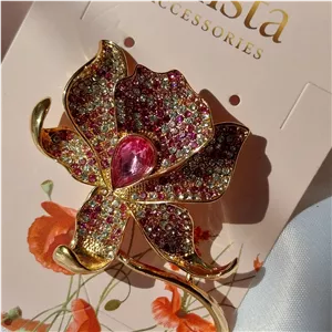 گل سینه طرح جواهر سه بعدی