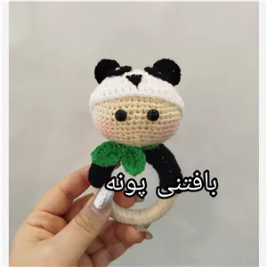 جغجغه حلقه ای یا دوناتی پسر یا نی نی با لباس پاندا بافتنی.درغرفه بافتنی پونه قیمت خوب و کیفیت عالی 